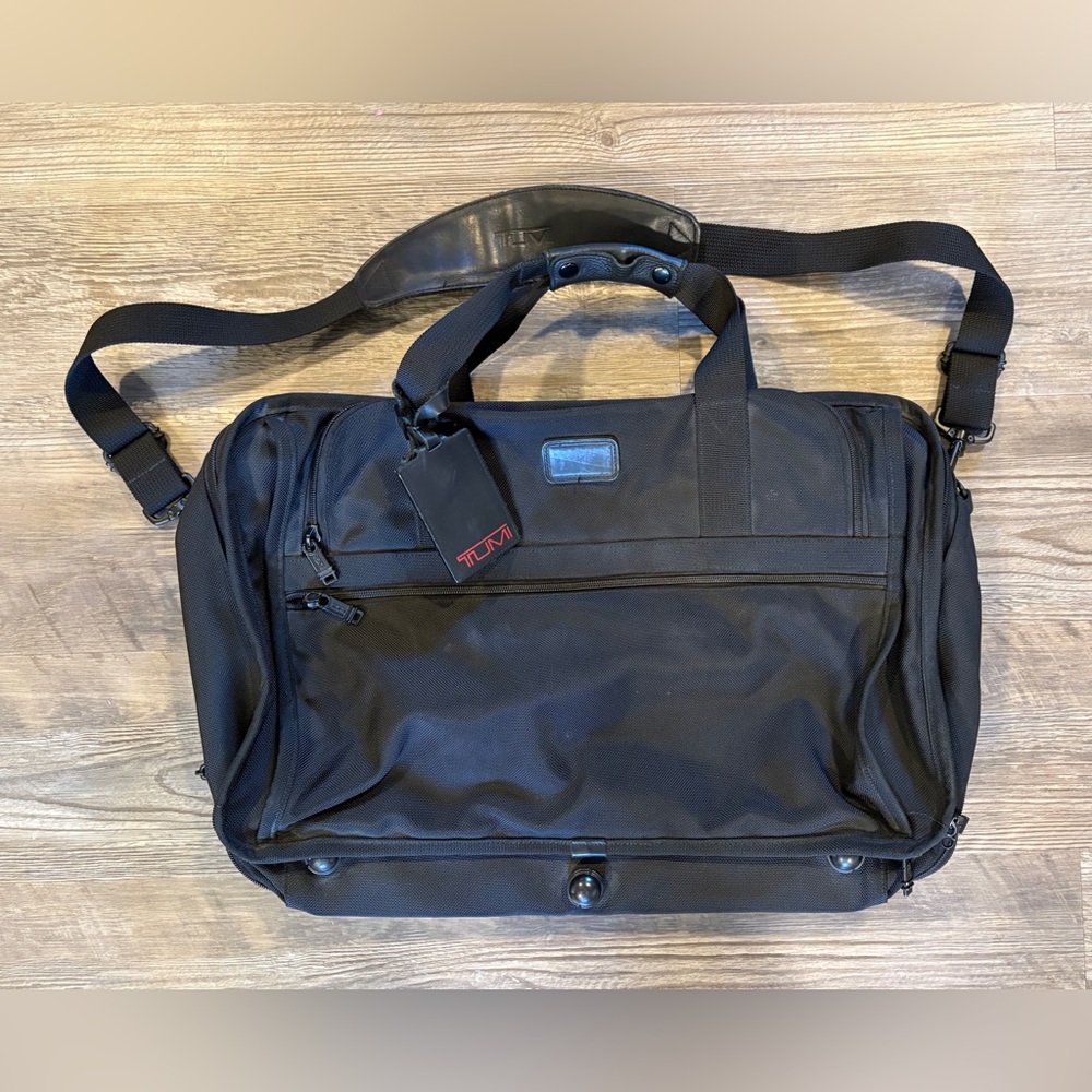 TUMI 2677D3 DAKOTA 2" Expandable Luggage Carry-on Travel Multi-Use Black Bag